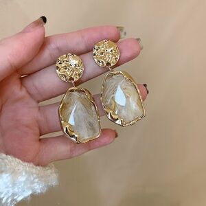 NEW!Elegant Gold and Cream Dangle Earrings. Luxury Earrings.   💝 A3-146